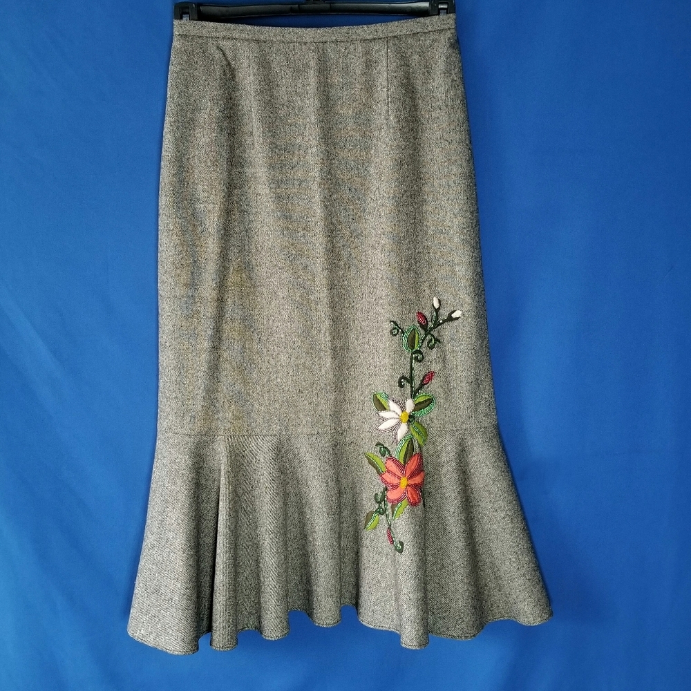 JON Tweed Midi Length Skirt Embroidery And Beaded Floral Details